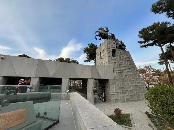 تصاویر آرامگاه نادر شاه افشار مشهد+مجسمه برنزی نادرشاه