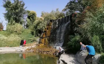 آبشار پارک ژوراسیک مشهد