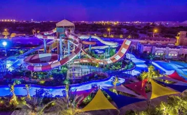 پارک آبی اوشن کیش در شب