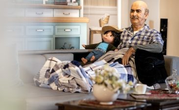 مجسمه ایرج طهماسب در کلاه قرمزی