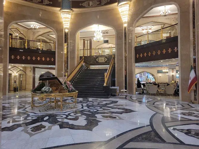 فضای داخل هتل مدینه الرضا