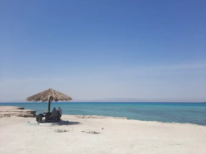 ساحل حریره و آلاچیق