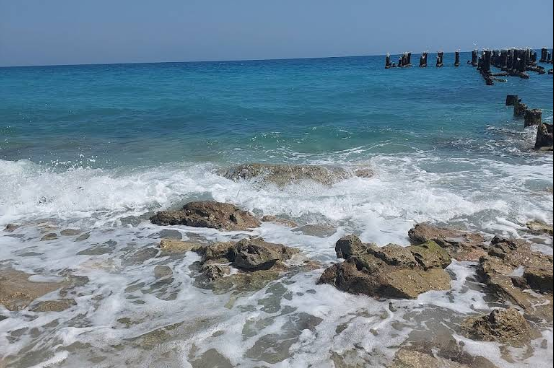 موج‌های ساحل ماشه جزیره کیش