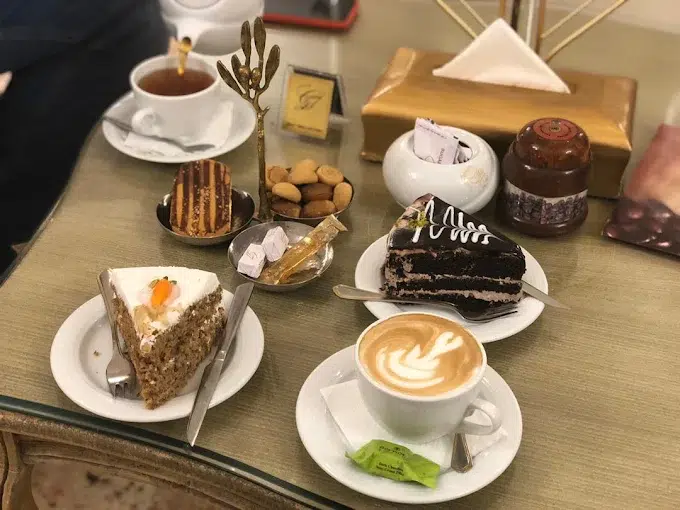 رستوران هتل قصر طلایی